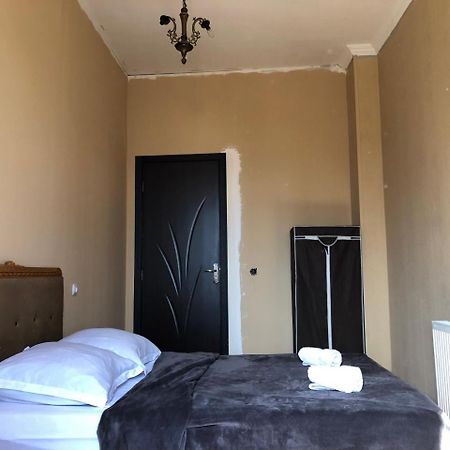 Lucky Family Hotel Tbilisi ภายนอก รูปภาพ