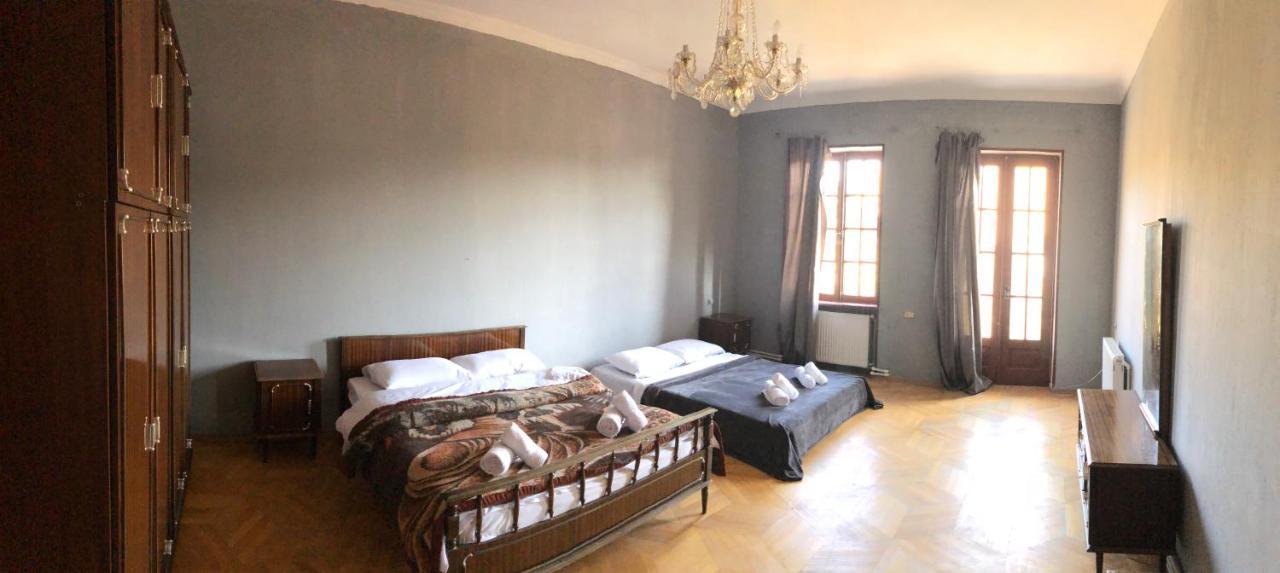 Lucky Family Hotel Tbilisi ภายนอก รูปภาพ